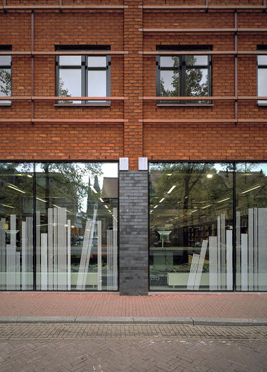 Media library, Delft  –  Part of the facade