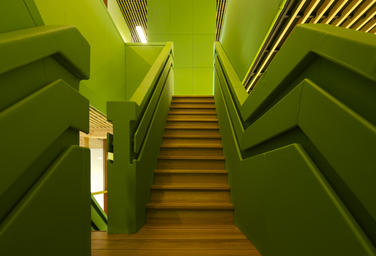 Brede School De Kikker, Amsterdam  –  Groen trappenhuis