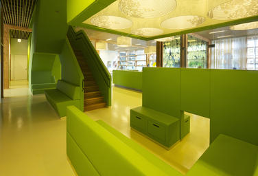 Community School The Frog, Amsterdam  –  Staircase and visitors room