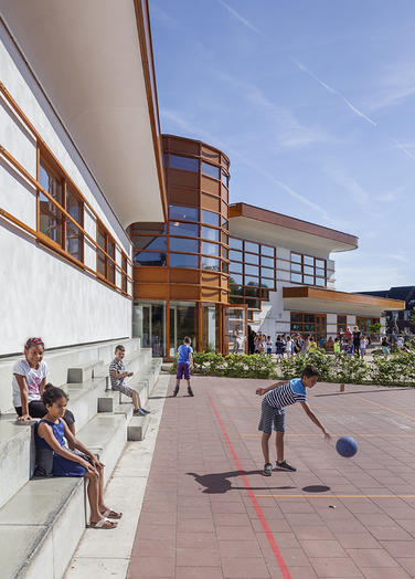 Kindcentrum Rivierenwijk, Deventer  –  In de zon op het speelplein