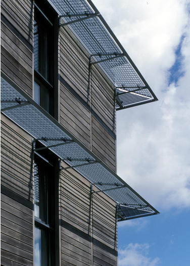 Driekolommenplein, Aalsmeer  –  Zinc roof cantilevers