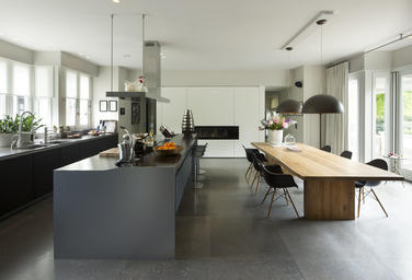 Villa, NL  –  designer kitchen with cooking isle