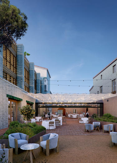Mecial Centre Can Jove &nbsp;&ndash;&nbsp; Courtyard