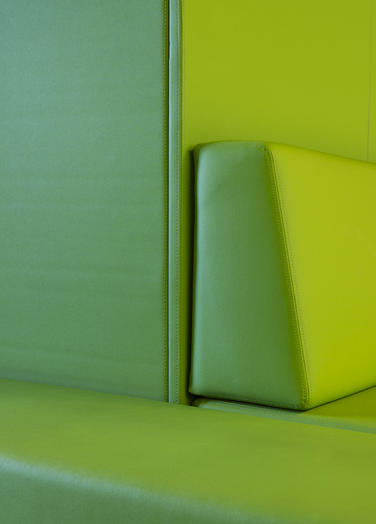 Brede School De Kikker, Amsterdam  –  Groene meubels