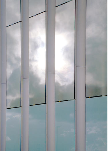 KPN Telecom, Amsterdam  –  wolken weerspiegeling